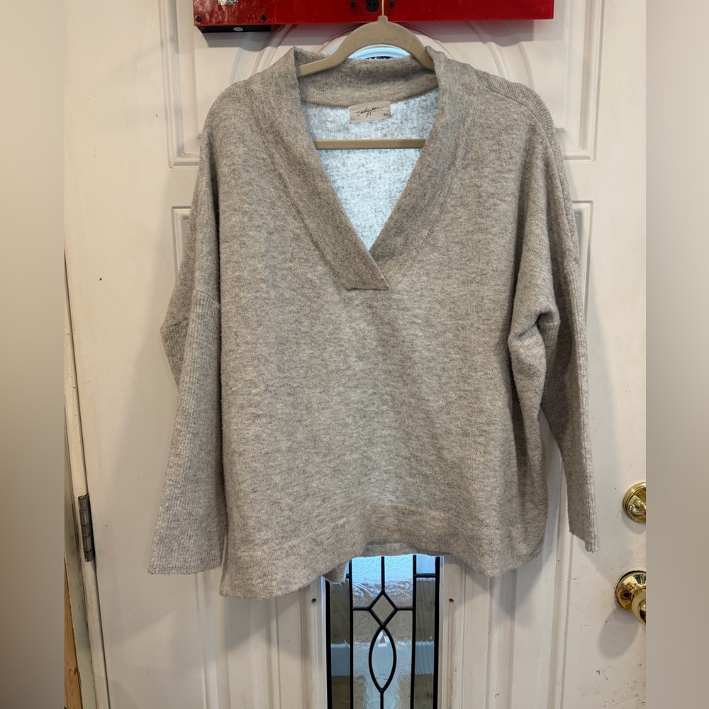 Carly Jean Los Angeles V-Neck Sweater in Light Grey